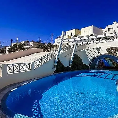 Erato فندق 3*